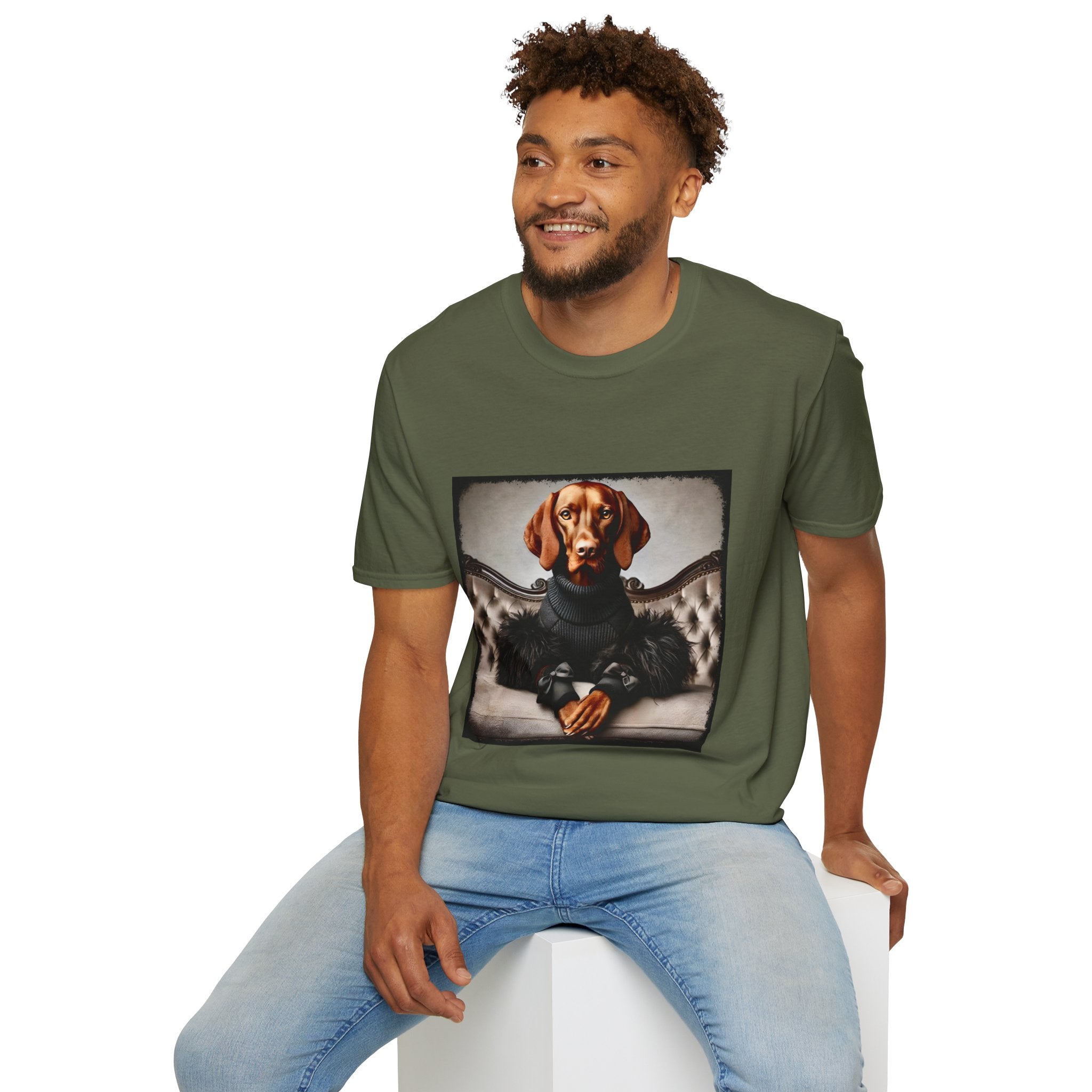 Vizsla Femme Fatale | Unisex Dog T-Shirt
